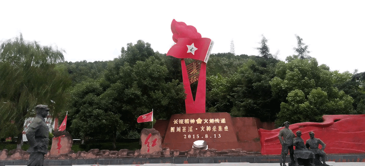 走进红军渡景区,功勋馆和烈士陵园掩映在苍松翠柏之中,建筑群外观庄严