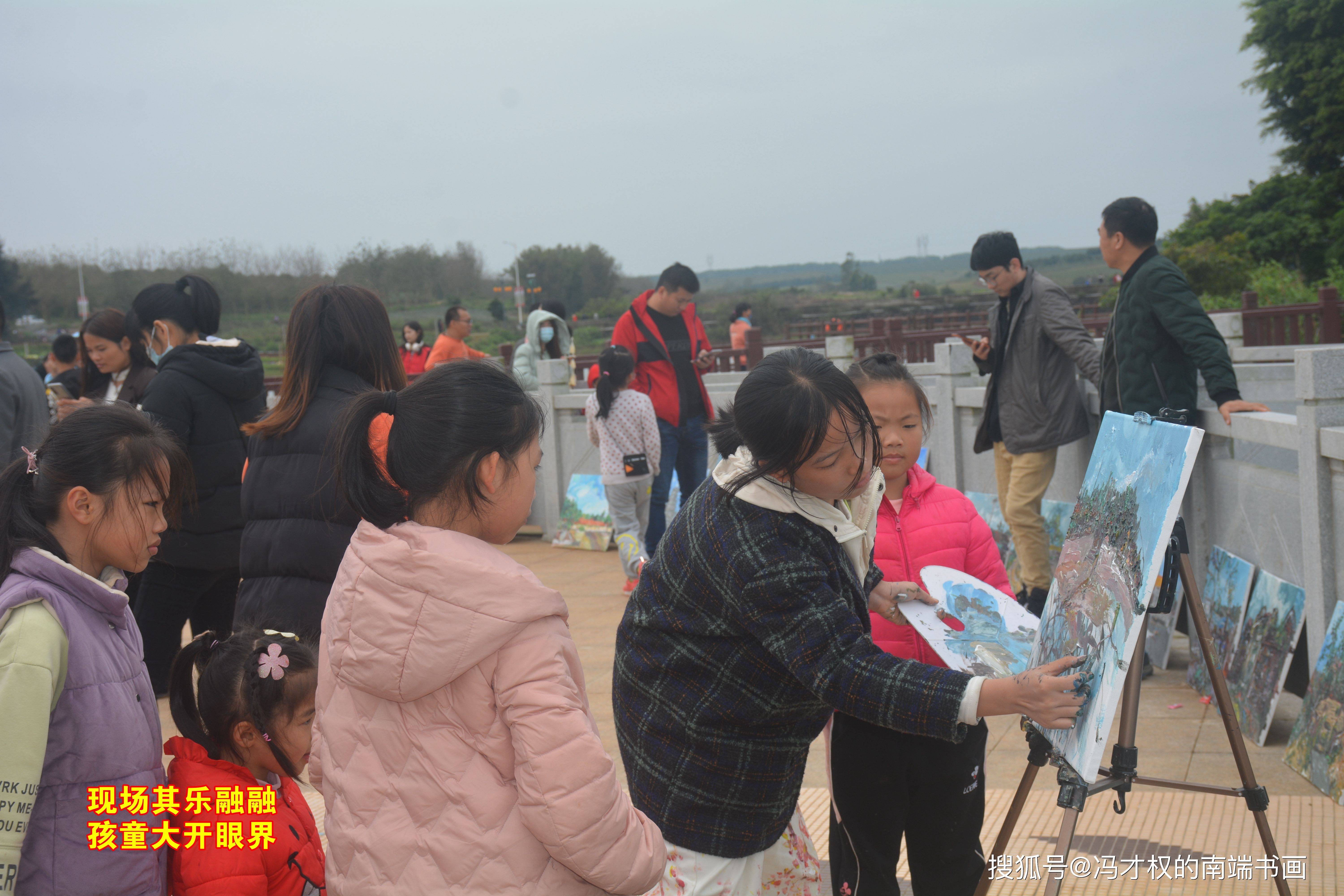 "湖畔主题公园,拉开了这名"小小文艺轻骑兵"为千余名父老乡亲及观光游