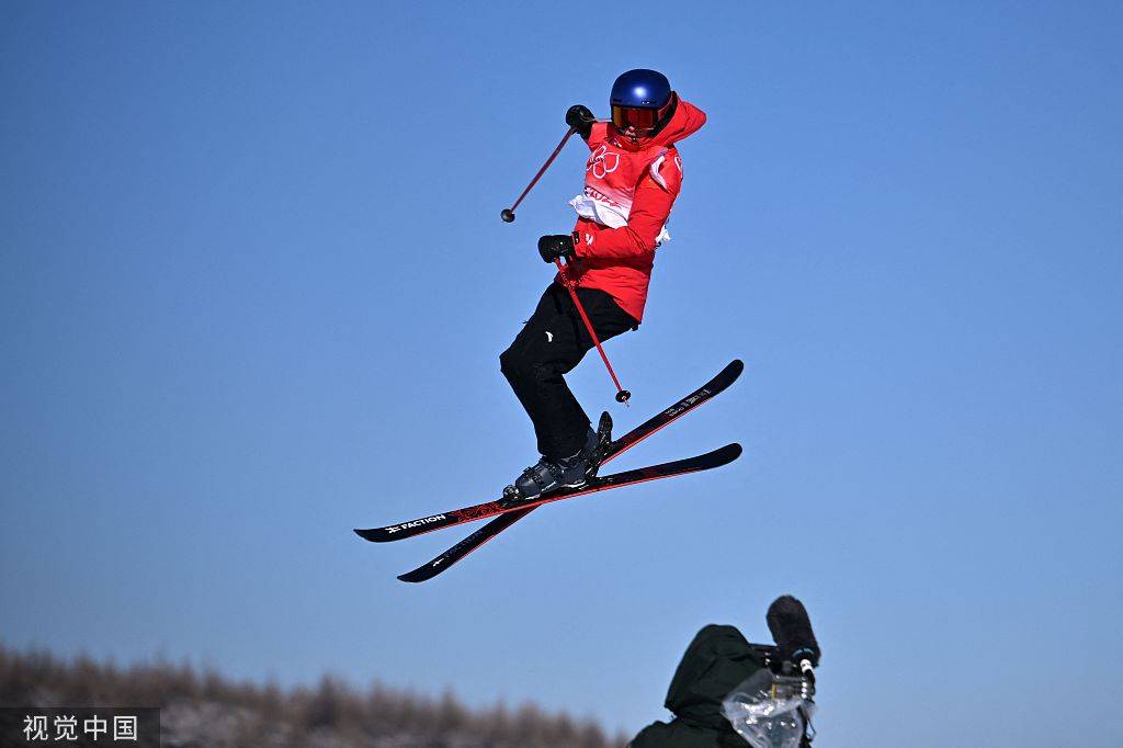 王智珣滑雪图片