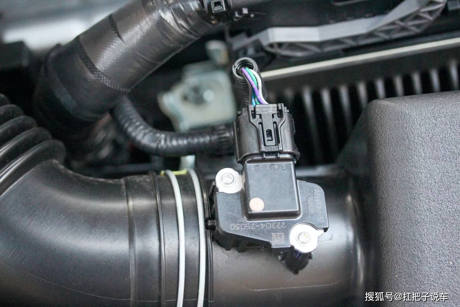 三是空气流量计或者进气压力传感器损坏,它俩主要是用来检测进气量