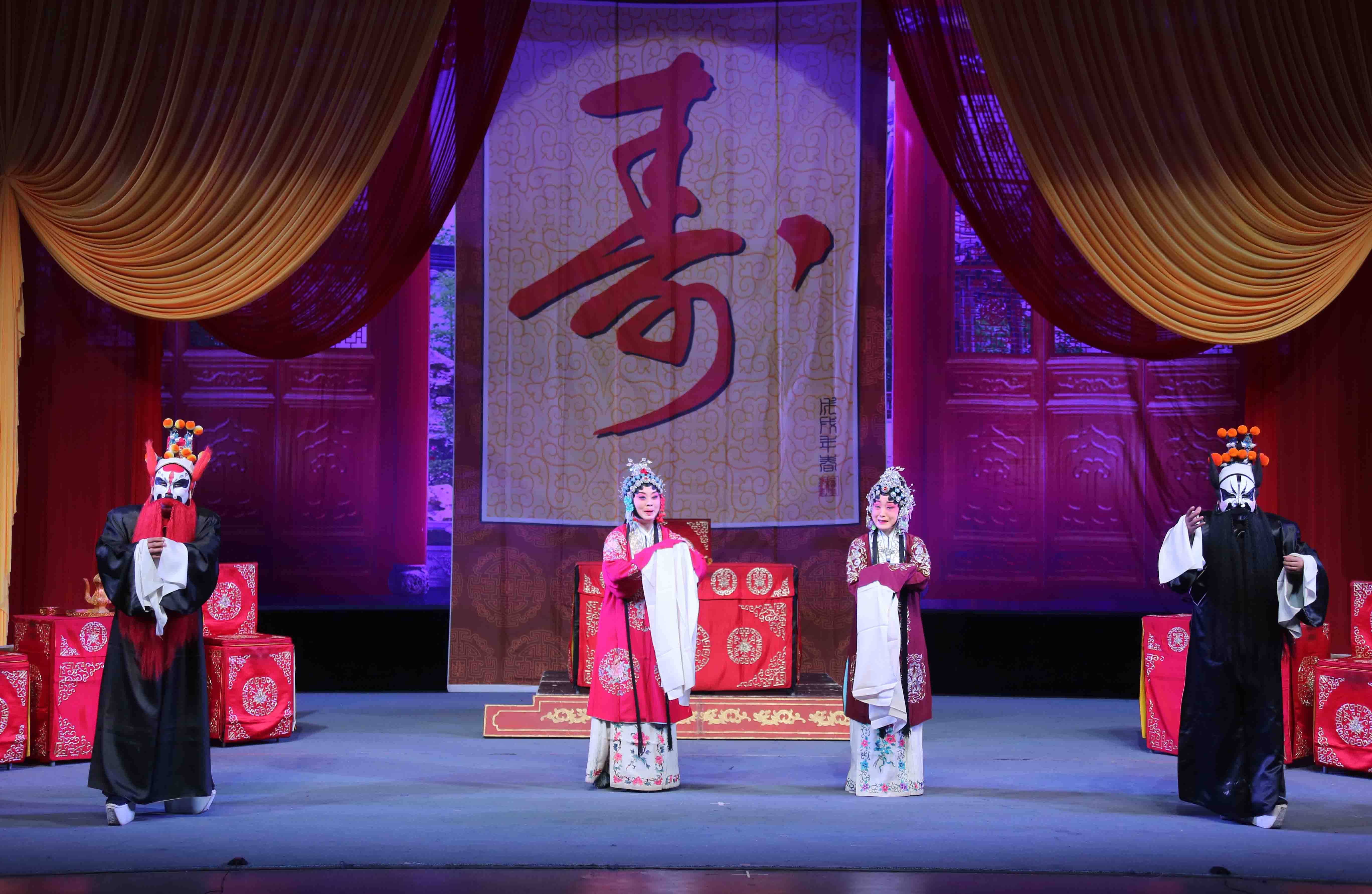 正月里长治市上党梆子剧团在潞安剧院上演杨门女将