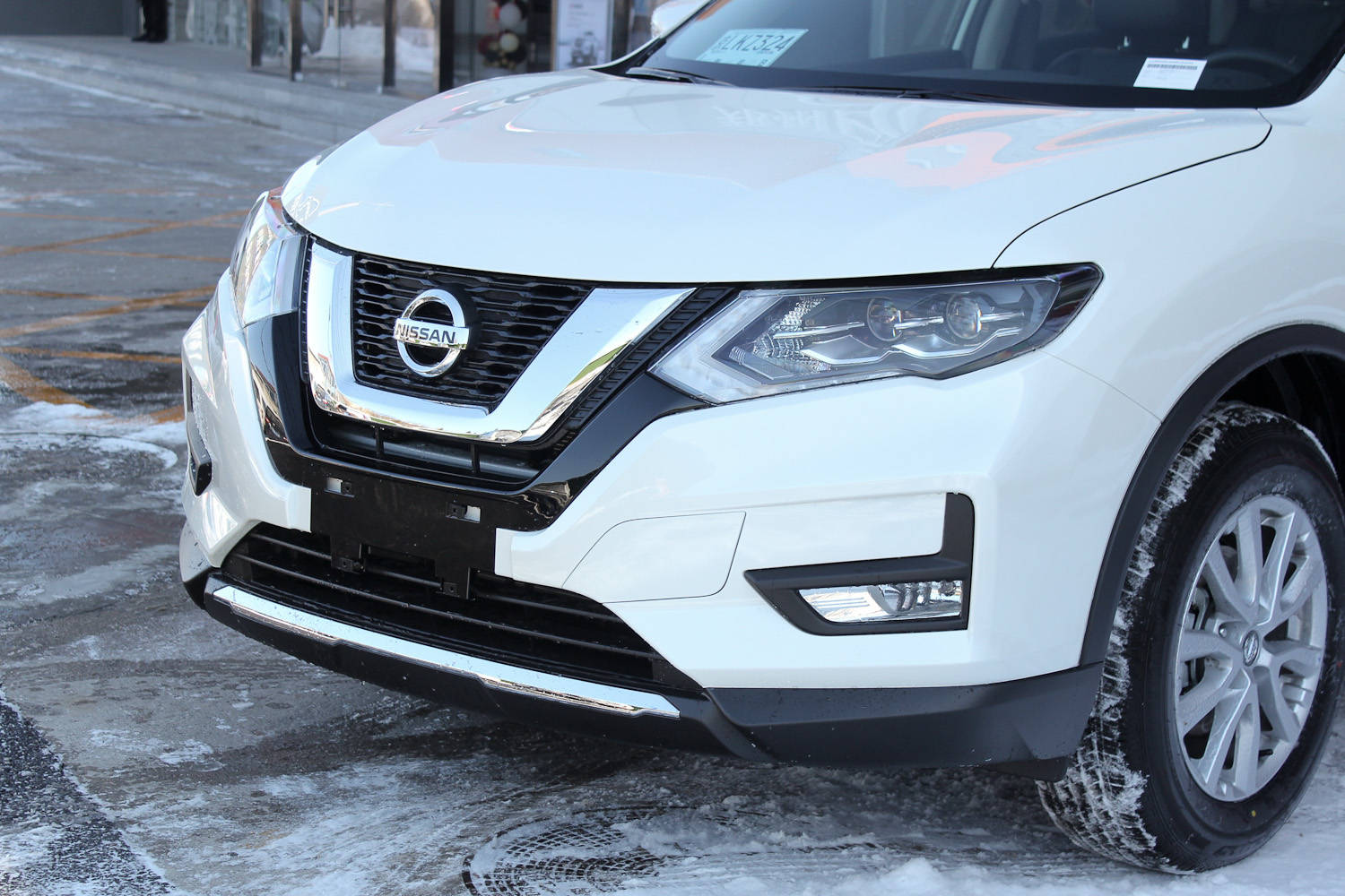 搭载20l四缸发动机郑州日产奇骏荣耀到店实拍