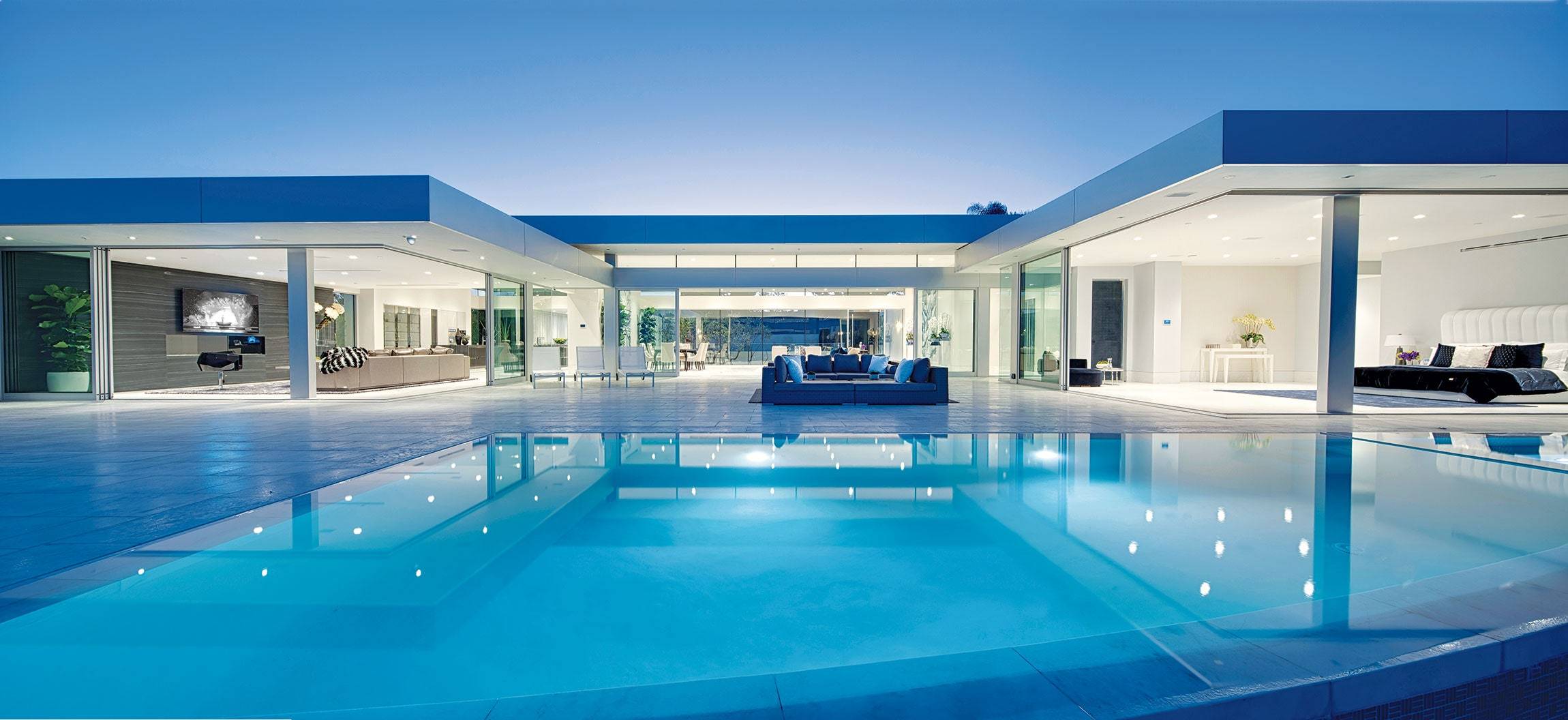 亚克力泳池墙泳池装饰的新趋势