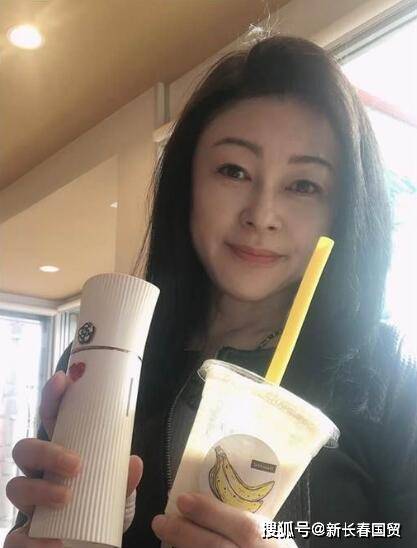 54岁日本女星村上丽奈近照曝光隐退多年已转行为销售代表