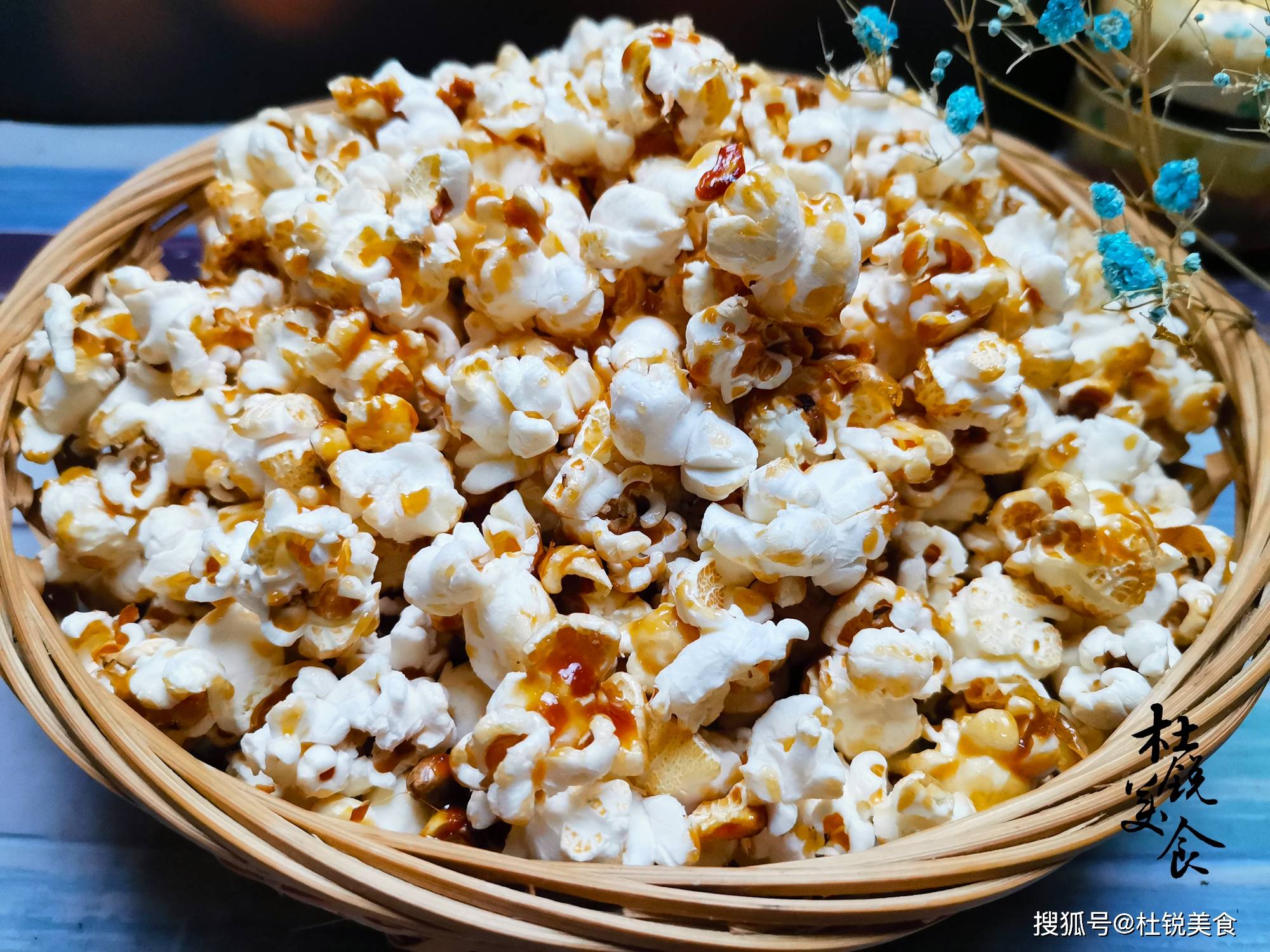 1把玉米1勺油 5分钟吃上 焦糖爆米花 香甜酥脆 健康零添加 锅盖 孩子 带着
