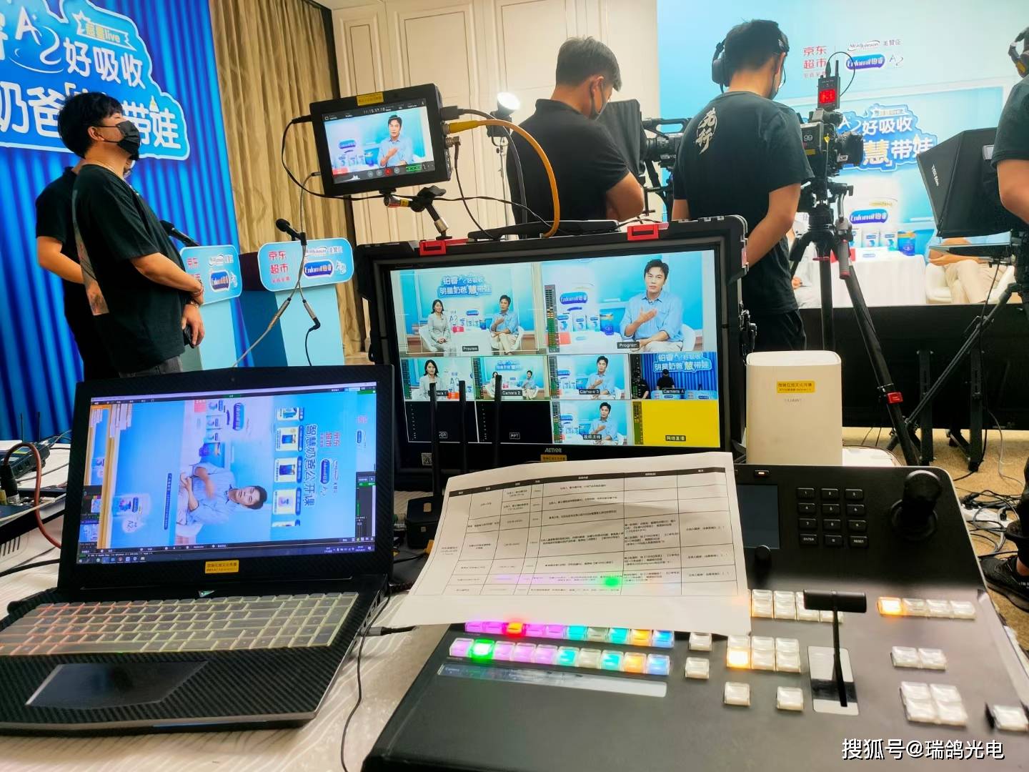 准确的直播画面呈现传统的监视器防护箱,不但体积大,而且非常笨重.