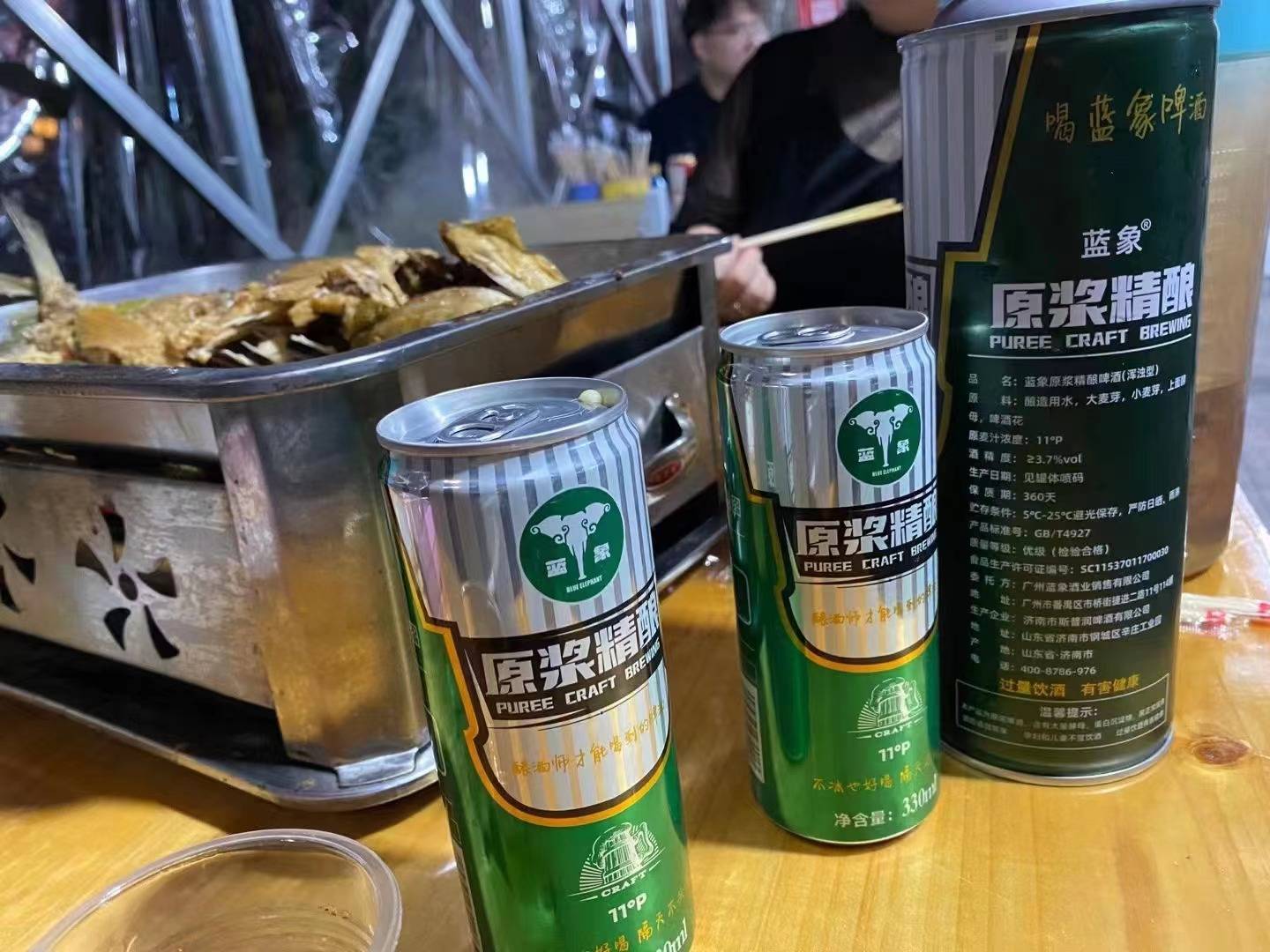 精釀啤酒:精釀啤酒通常添加的麥芽,酵母和啤酒花種類和數量較多,可