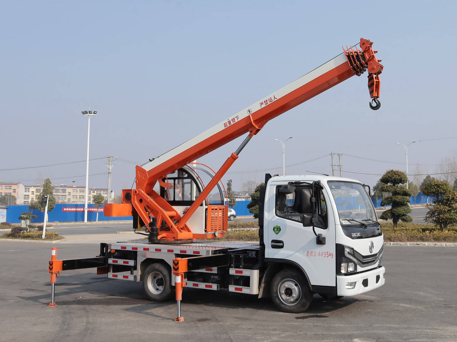 东风多利卡d5,单排5吨蓝牌汽车吊,它到底能干点啥活_全出_山哥_万里扬