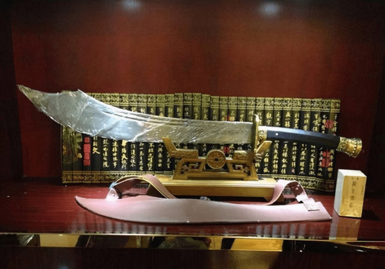 一人为报答救命之恩,留下一把贴身宝刀,此刀300年后成了国宝_李自成