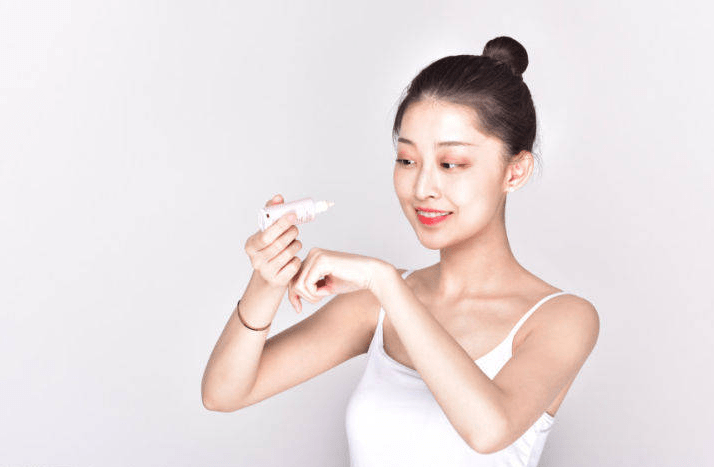 家务诗踏绮：春季如何护手？