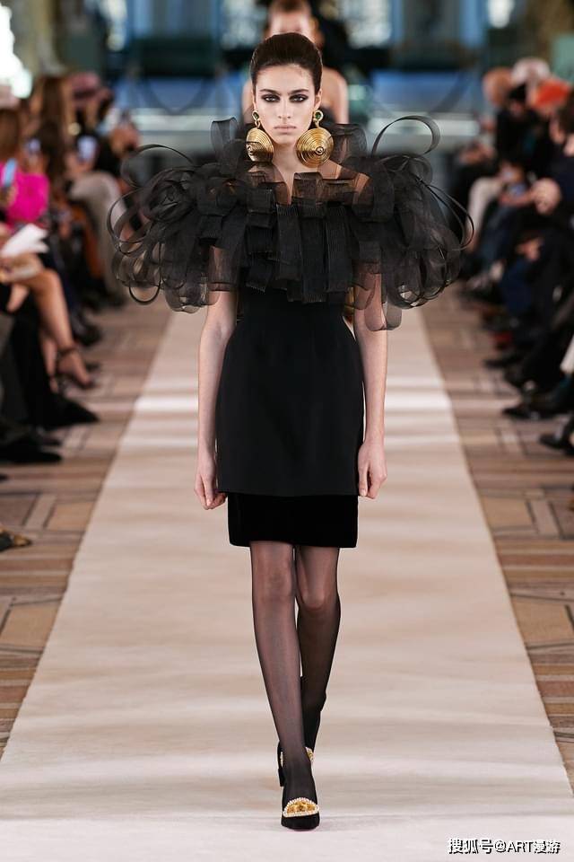 黑色 万众瞩目|艺术时尚|超现实色彩的Schiaparelli打破高定美学的天际线 ...