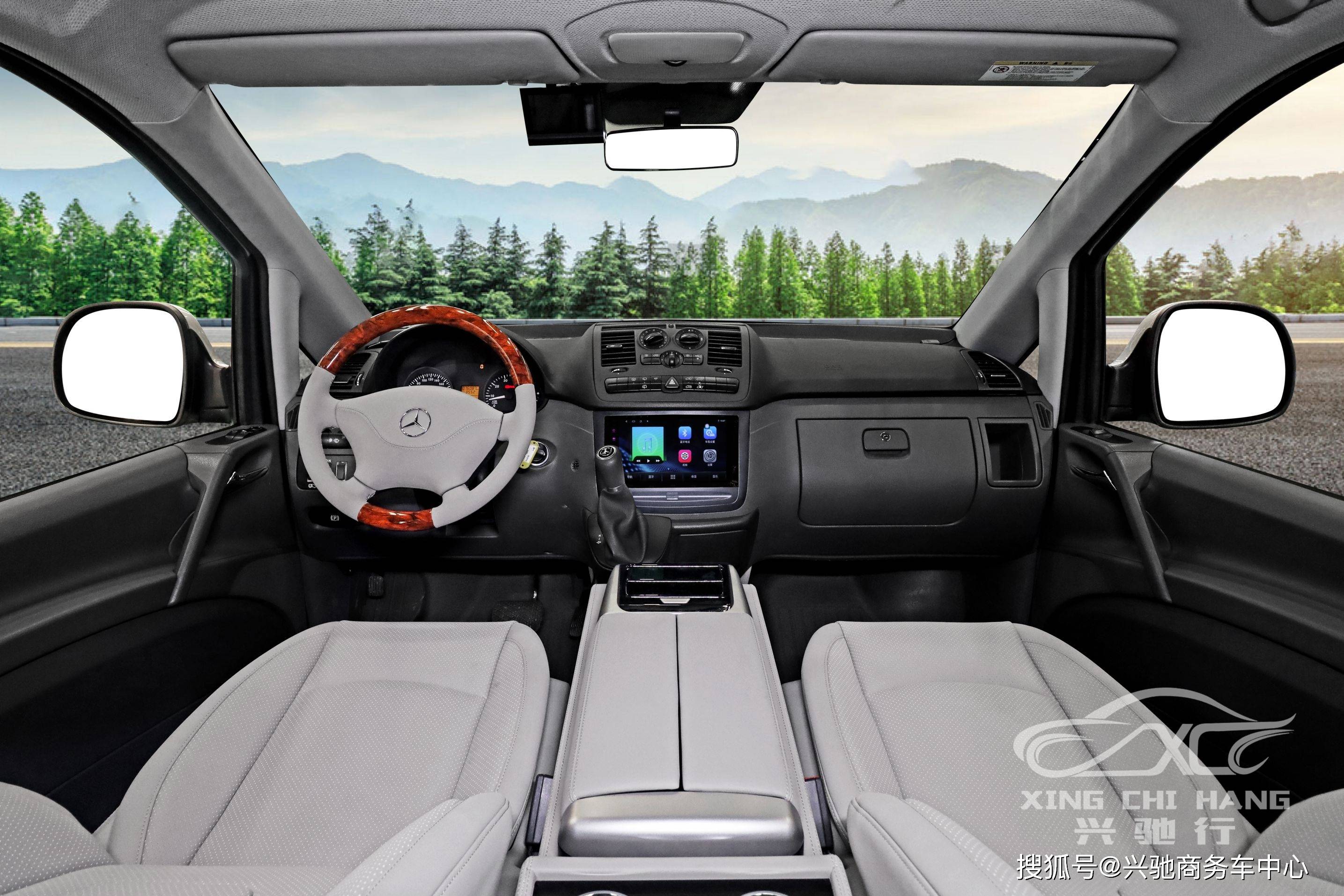 老款兴驰威霆八座无隔断银灰双开门