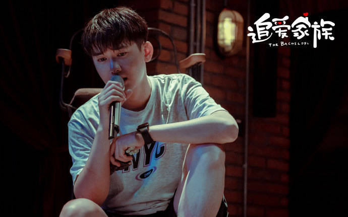 黄金档|《追爱家族》定档,江苏卫视黄金档、腾讯视频播出 ???,郭京飞贾乃亮主演