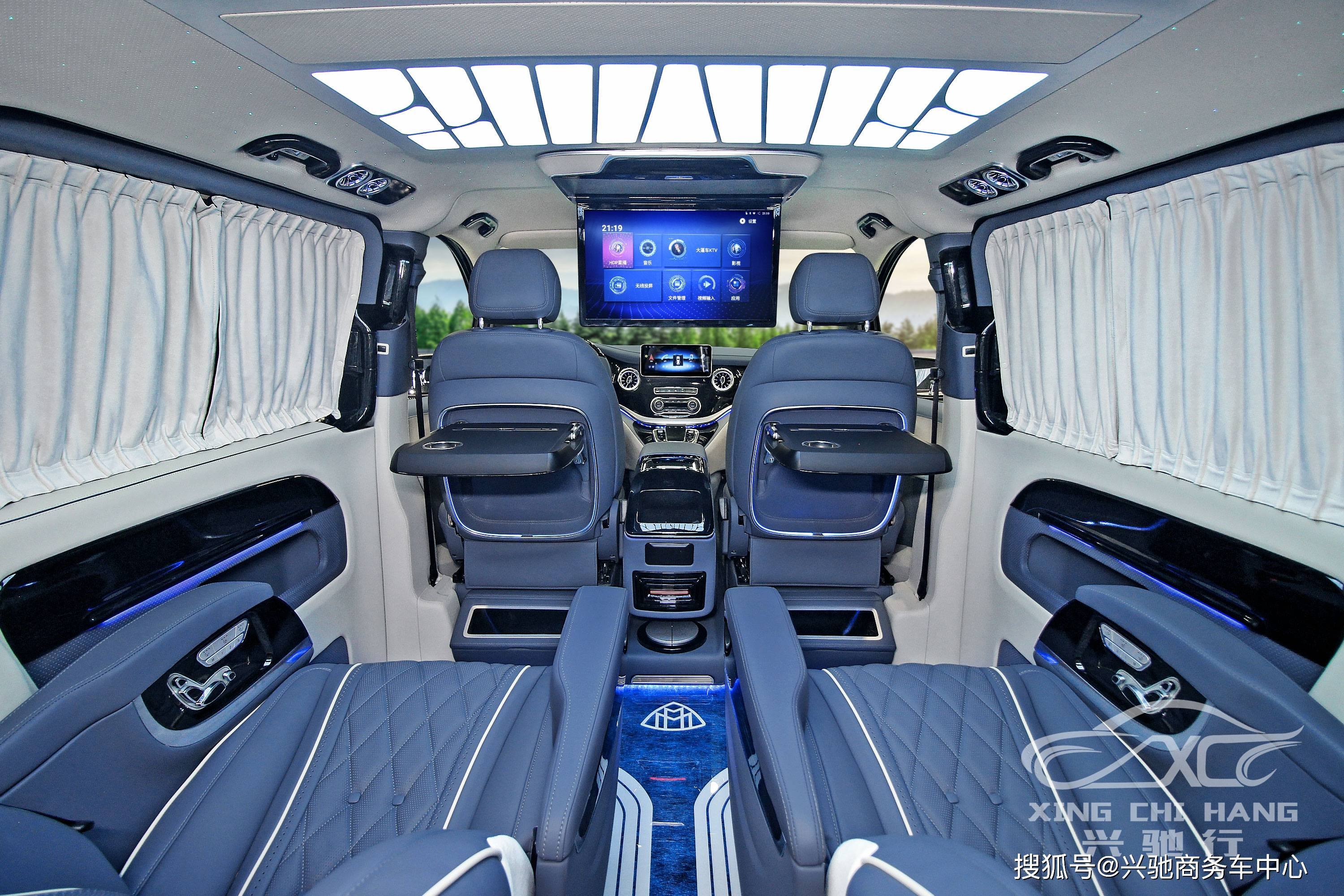 兴驰商务车威霆双开门七座商务车内饰升级浅蓝拼米白色