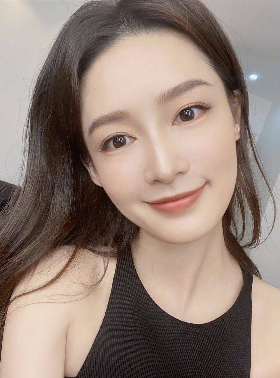 影视女星李沁写真集：清新靓丽、女神气质-沐风文化