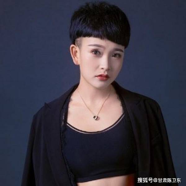 国家级非遗项目陕北说书市级代表性传承人张小飞与他的徒弟马美如搭伴