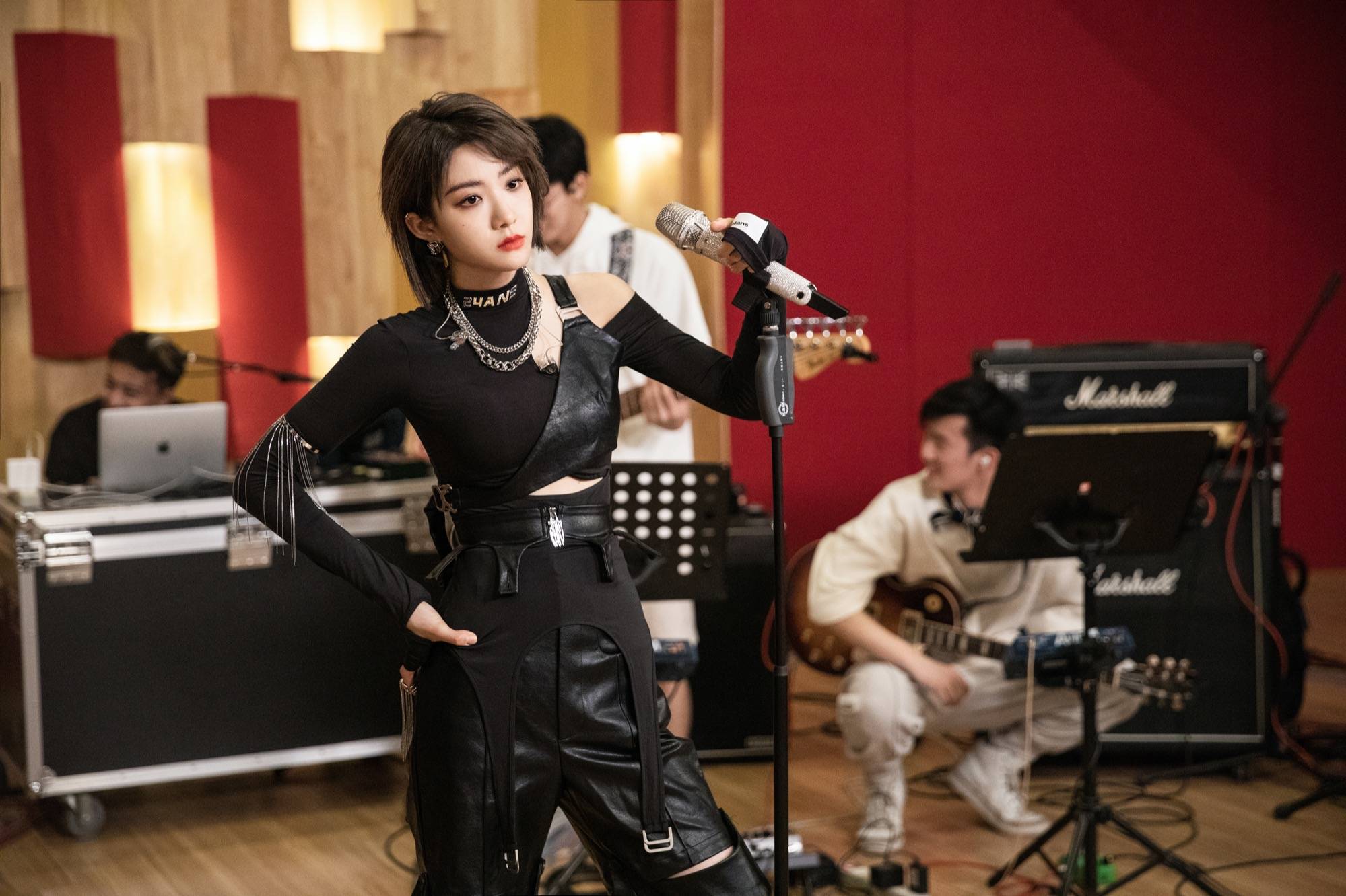 喻言起诉经纪公司,案由合同问题,喻言为什么将嘉会传媒告上法庭?