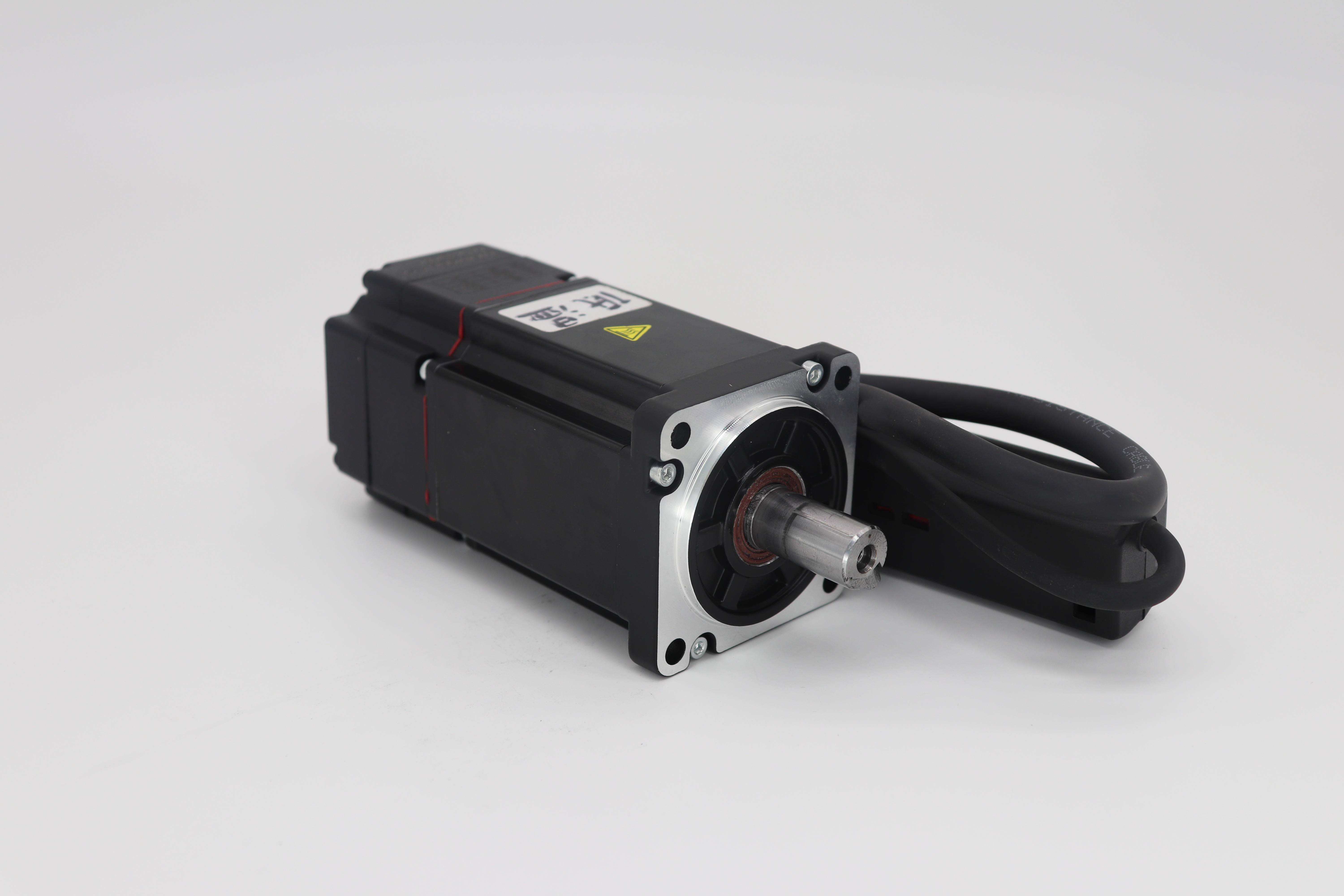 厂家较少,其生产的伺服多为传统式设计,也就是驱动器,编码器,电机本体