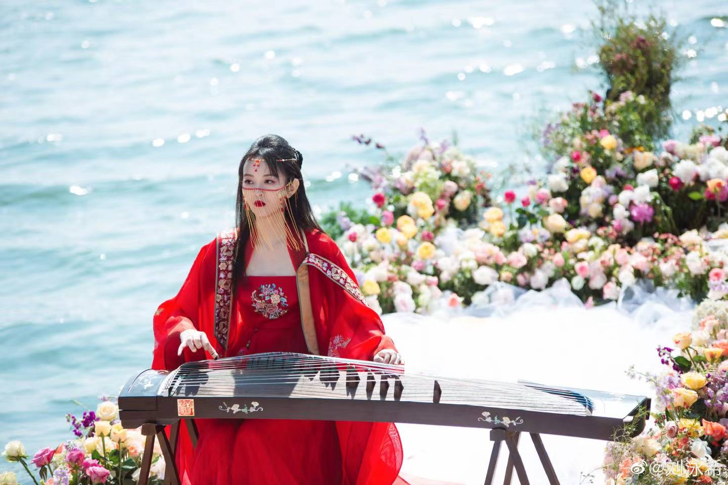 演员刘泳希加入博纳family!_素舞遥_古筝_角色