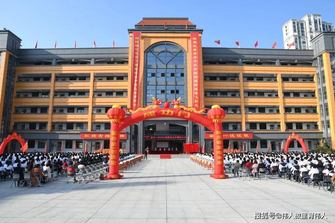 知名校友有:原福建省委常委陈营官,原福建省副省长郑代雨等.