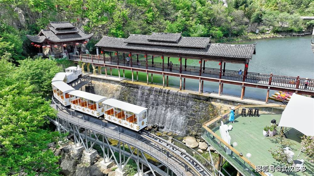 航拍武汉土苗文化风情旅游区锦里沟好风光