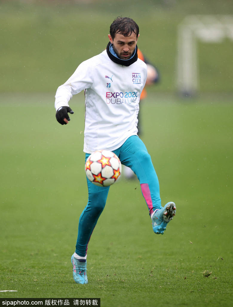 高清图:曼城备战马竞 快乐男孩小帽围脖再看费鸟-搜狐大视野-搜狐新闻