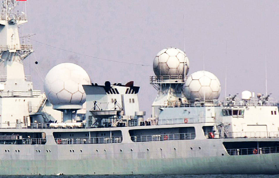 851型电子侦察船:就喜欢美国海军看不惯我,又无可奈何的样子!