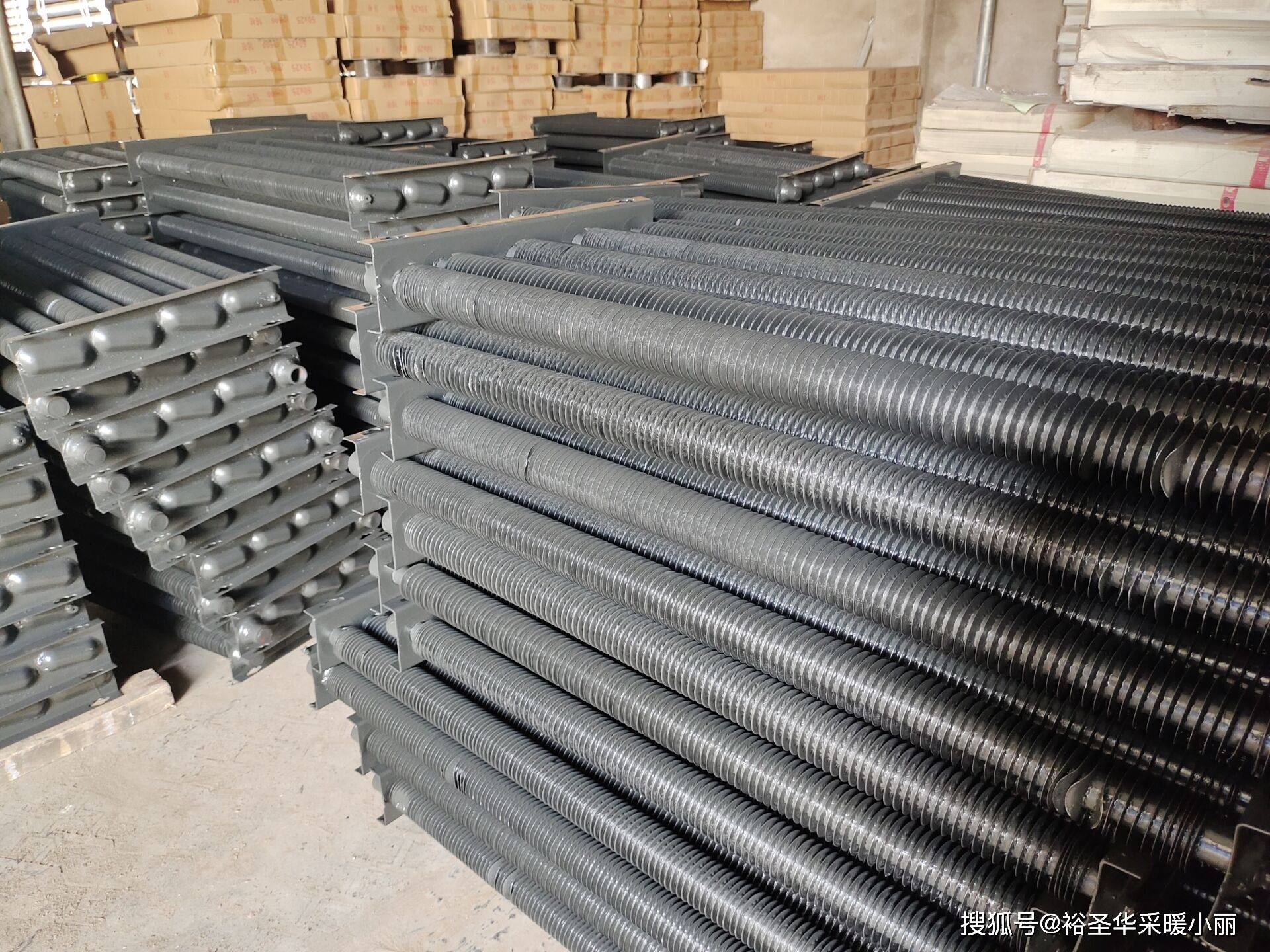 工业绕片式翅片管暖气片,该系列散热器具有热阻系数小,金属强度高以及