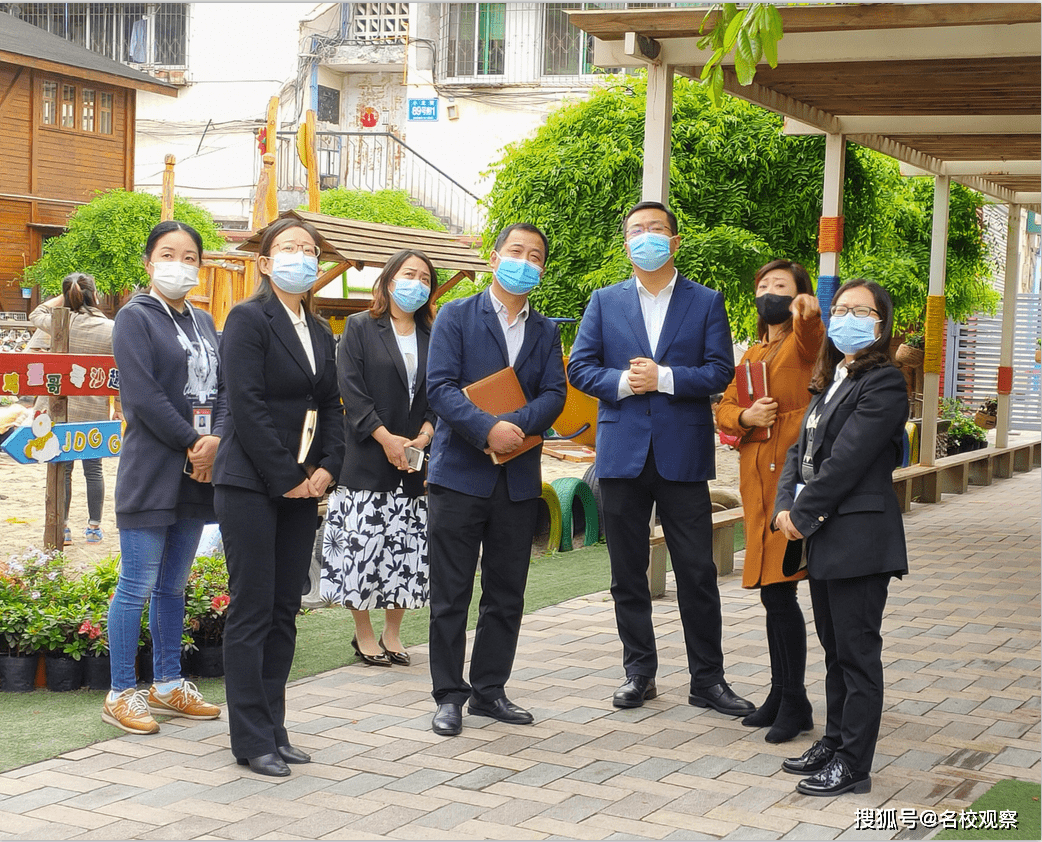 崇州市教育局党组书记,局长伍建光,副局长何静等一行陪同