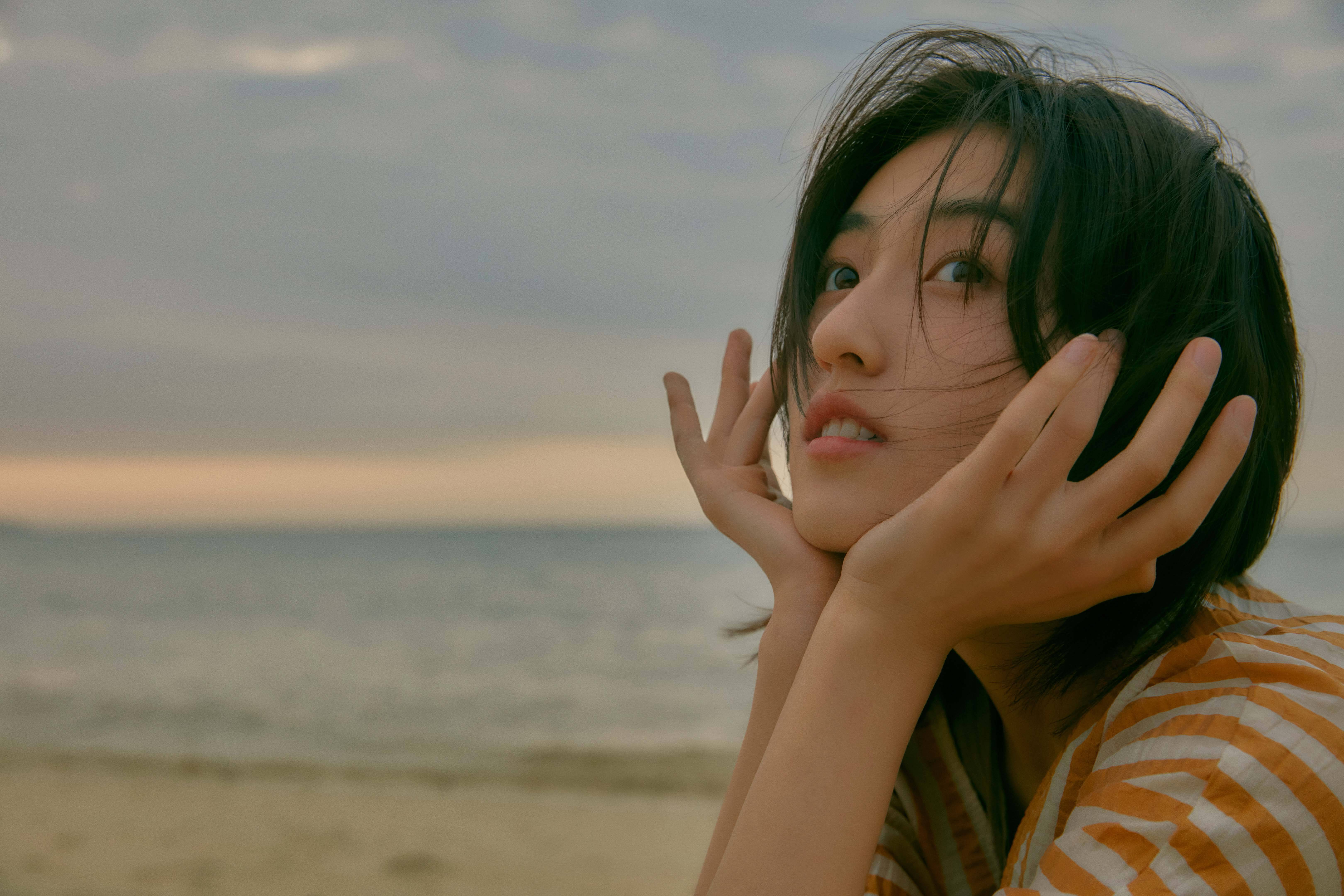 向往的生活第六季发布张子枫日落写真镜头表现力十足氛围感满分