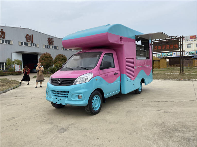 按功能不同可分为:冰淇淋售货车,冷饮奶茶售货车,零食售货车,面点售