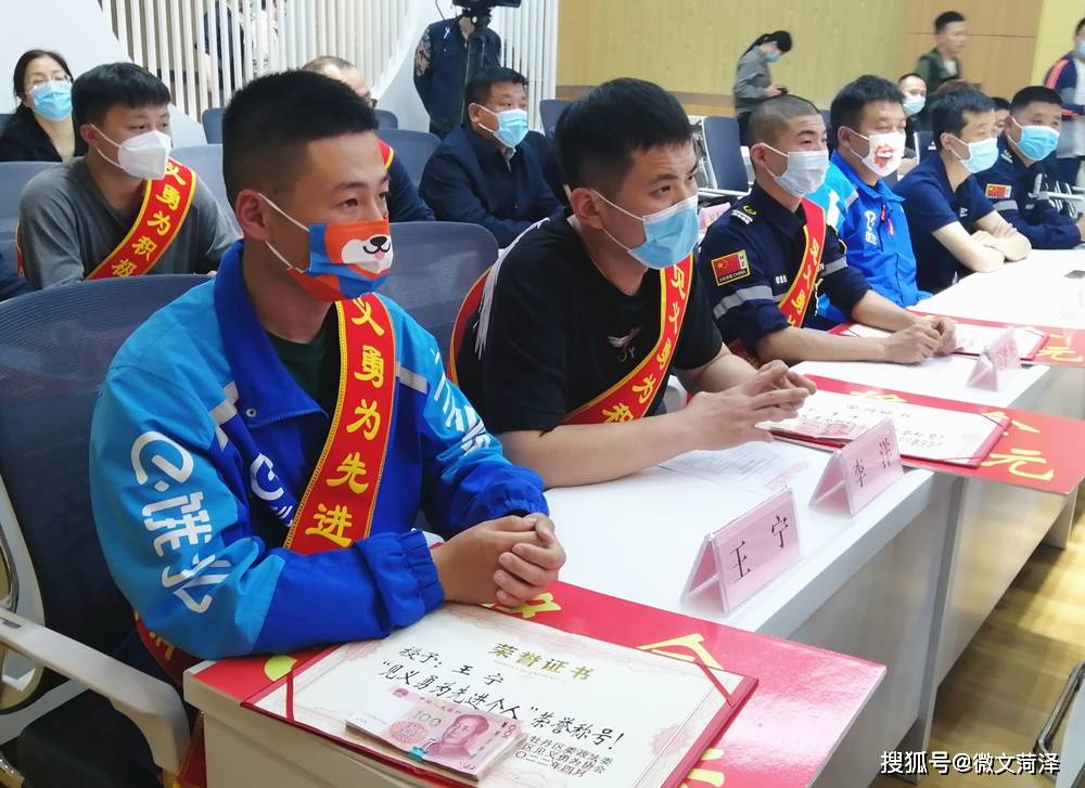 7名同志为"牡丹区见义勇为先进个人",授予李洋,刘洋,吴冰,李垚,张志洋