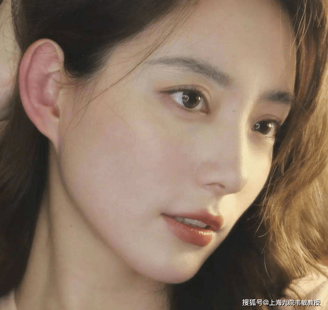 通天鼻子的女人图片