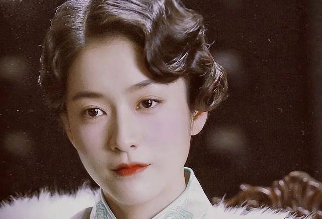 原创杜月笙去小饭馆吃饭排两小时队还没到自己大喊给老板娘送钱