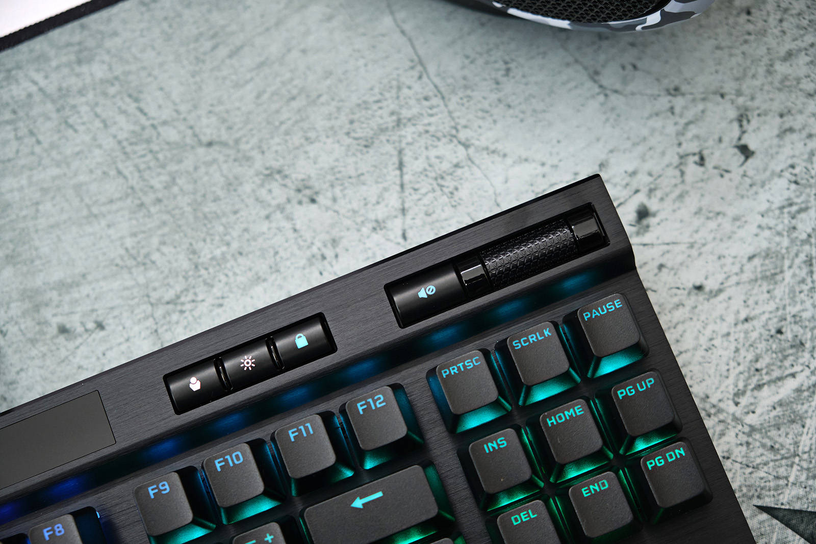 硬核电竞唯快不破美商海盗船k70rgbtklopx光轴机械键盘