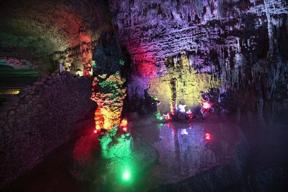 创建天府旅游名县:中国空间规模最大的溶洞---天泉洞