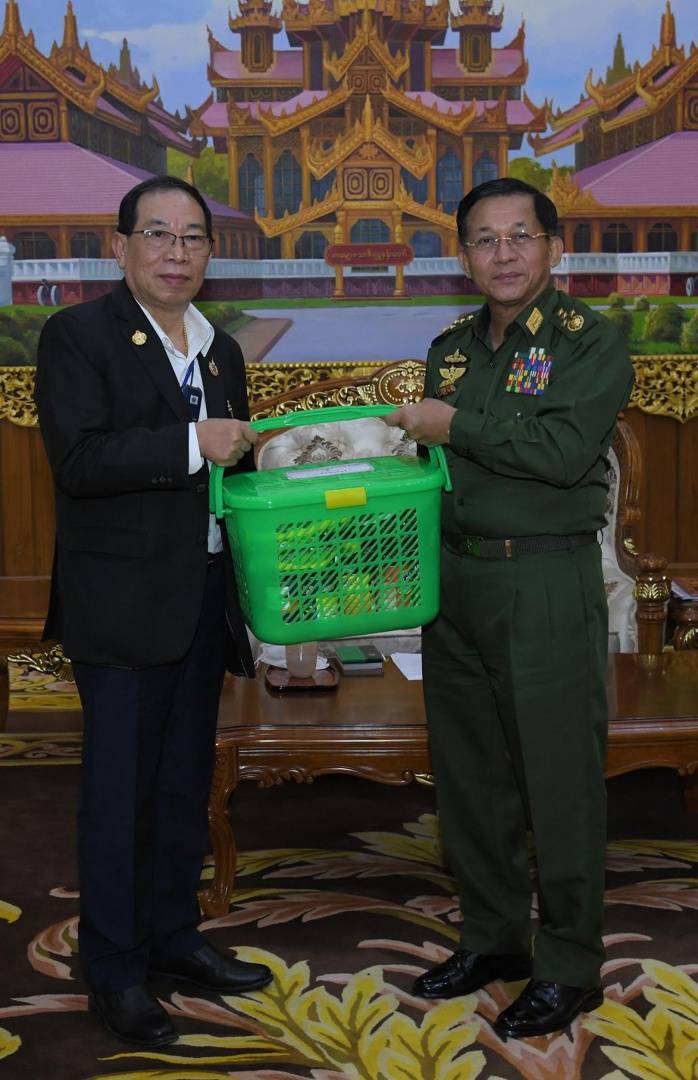 原创缅军总司令敏昂莱大将与南掸邦军司令约瑟上将就和平问题举行会谈