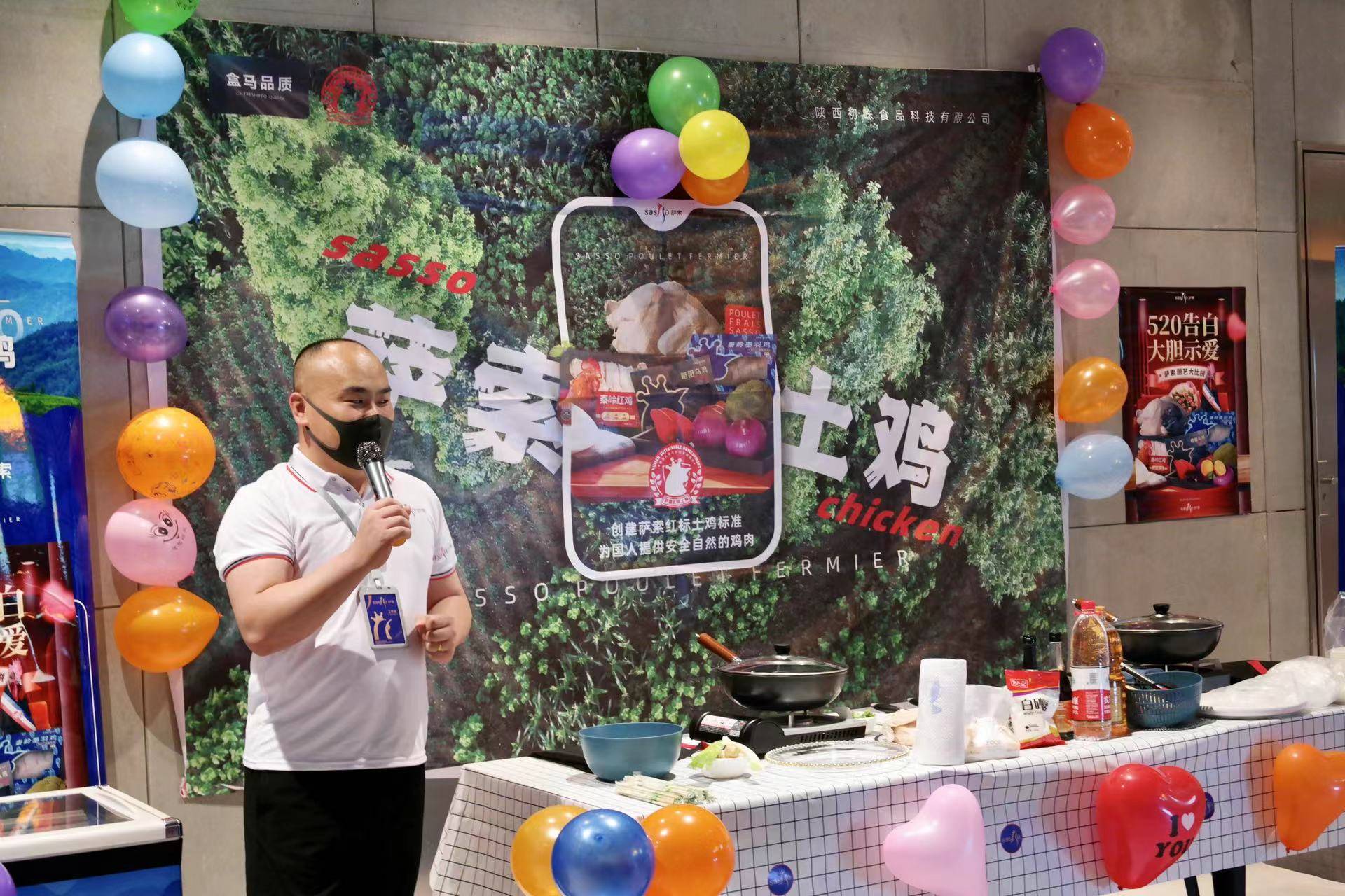 爱情和胃总有一个在路上
