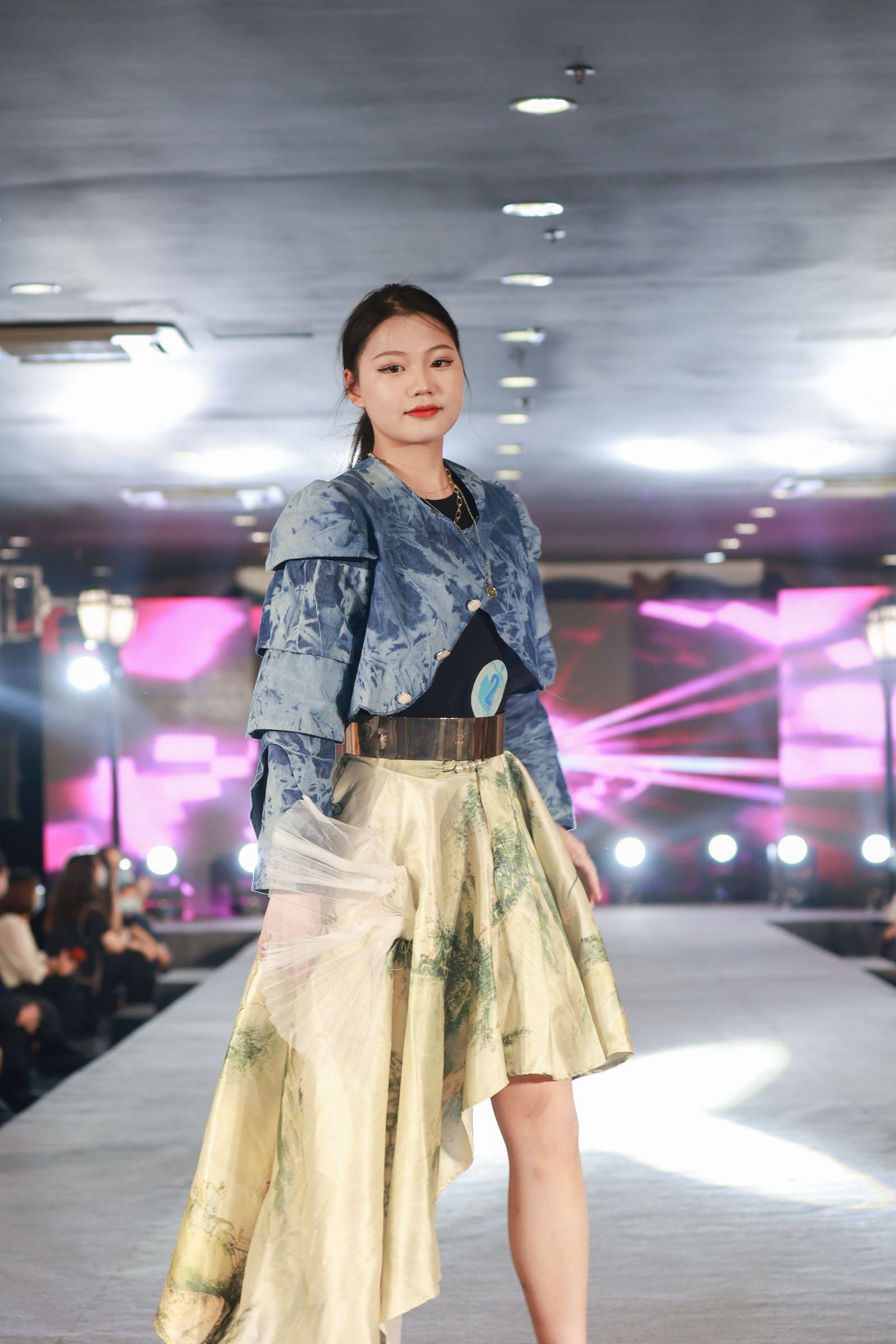 平湖市职业中等专业学校举办"依爱夫杯"第二届校园模特大赛_活动_教育