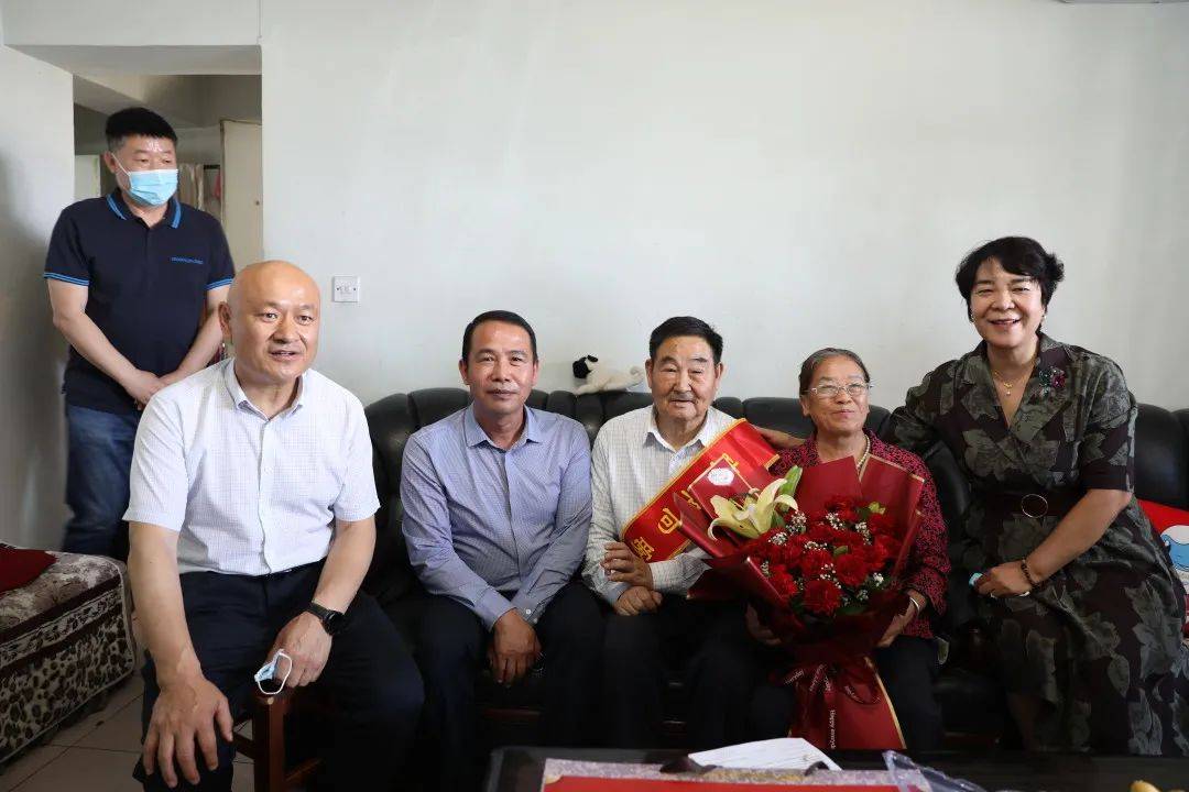 局党组书记蔡锦辉会同米东区区委常委,统战部部长章华及区退役军人