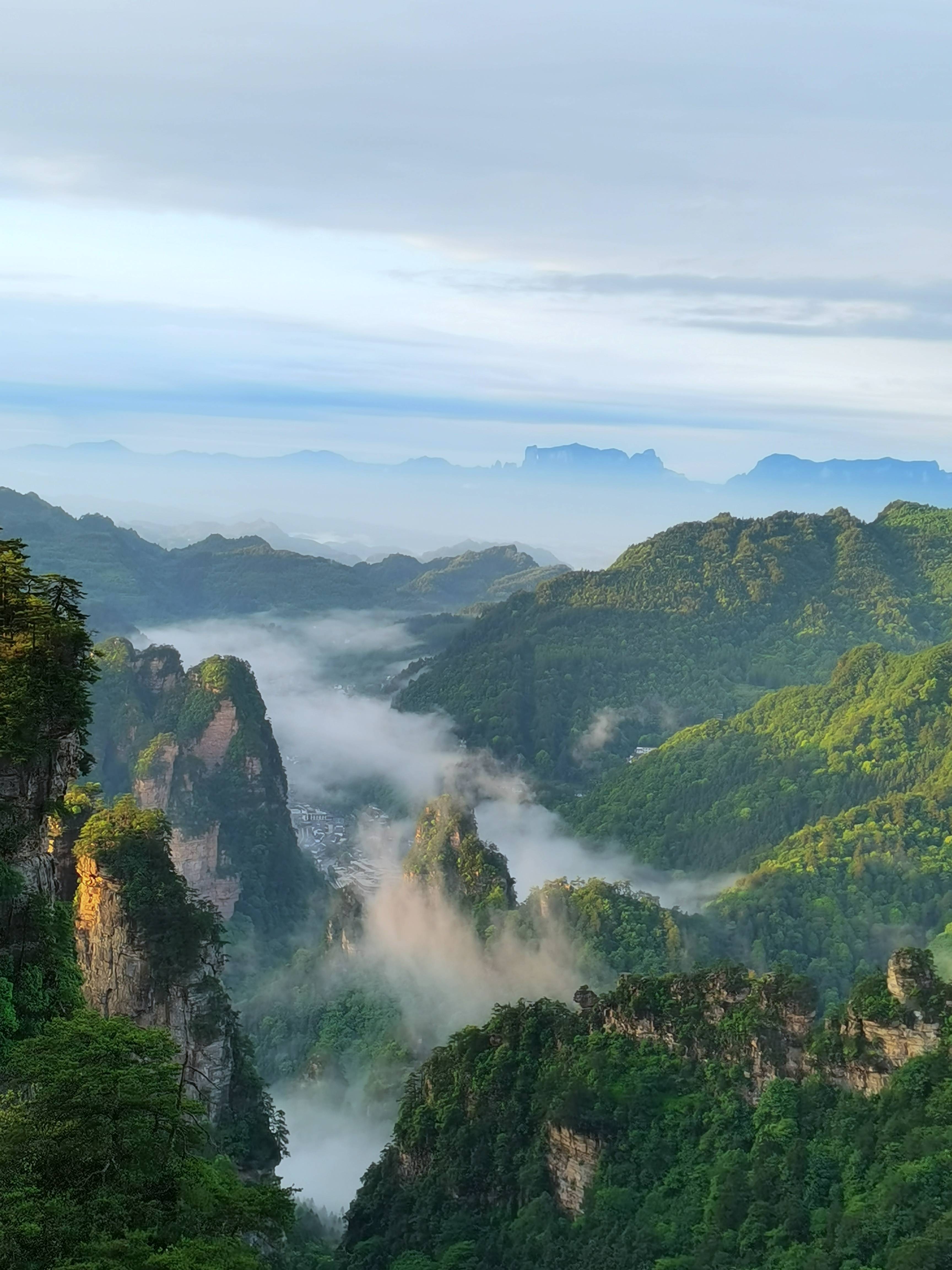 云海缥缈峰林间张家界顶有神仙组图