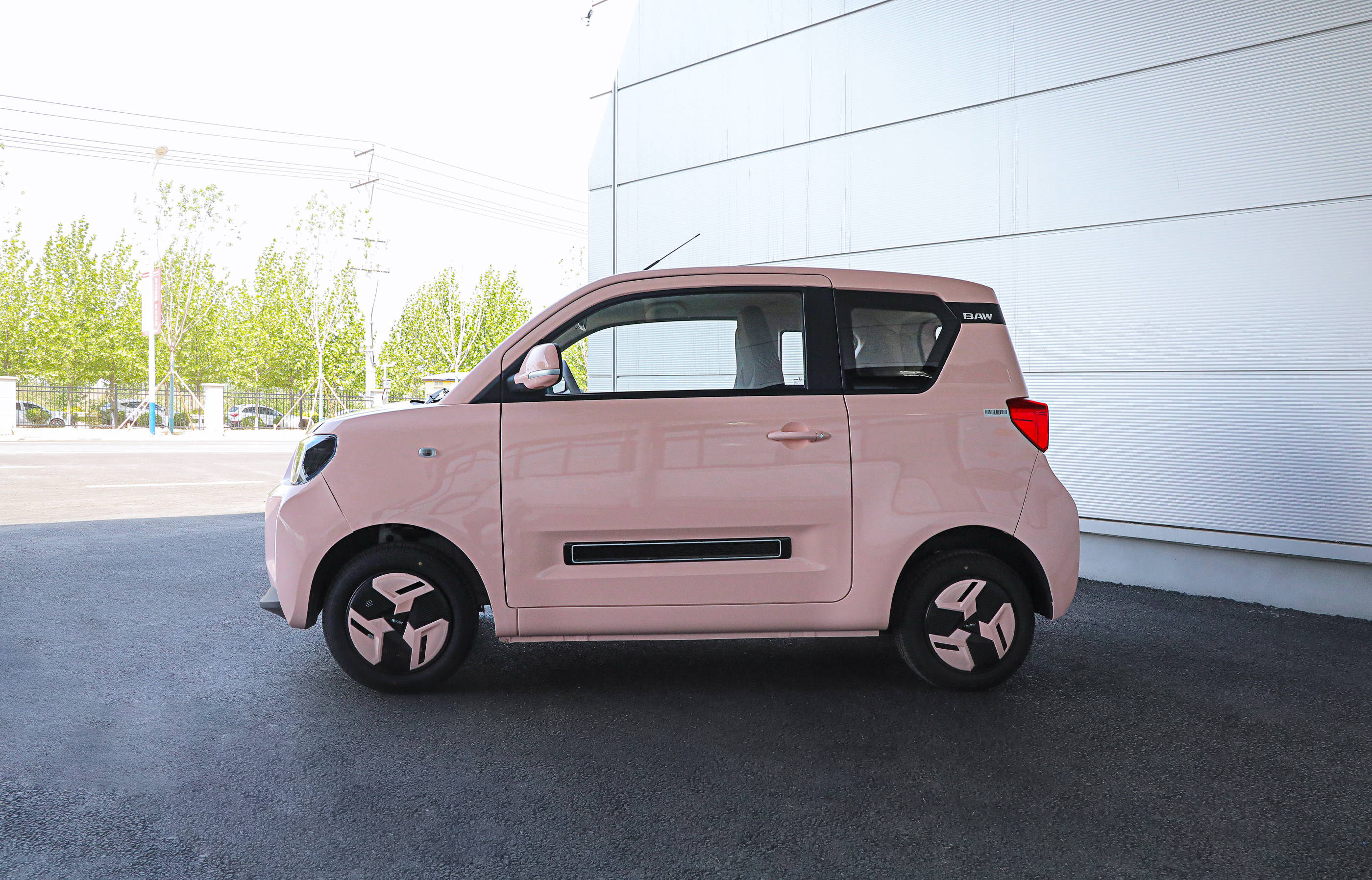 以军工传承打造北汽制造让微型电动车成为硬通货