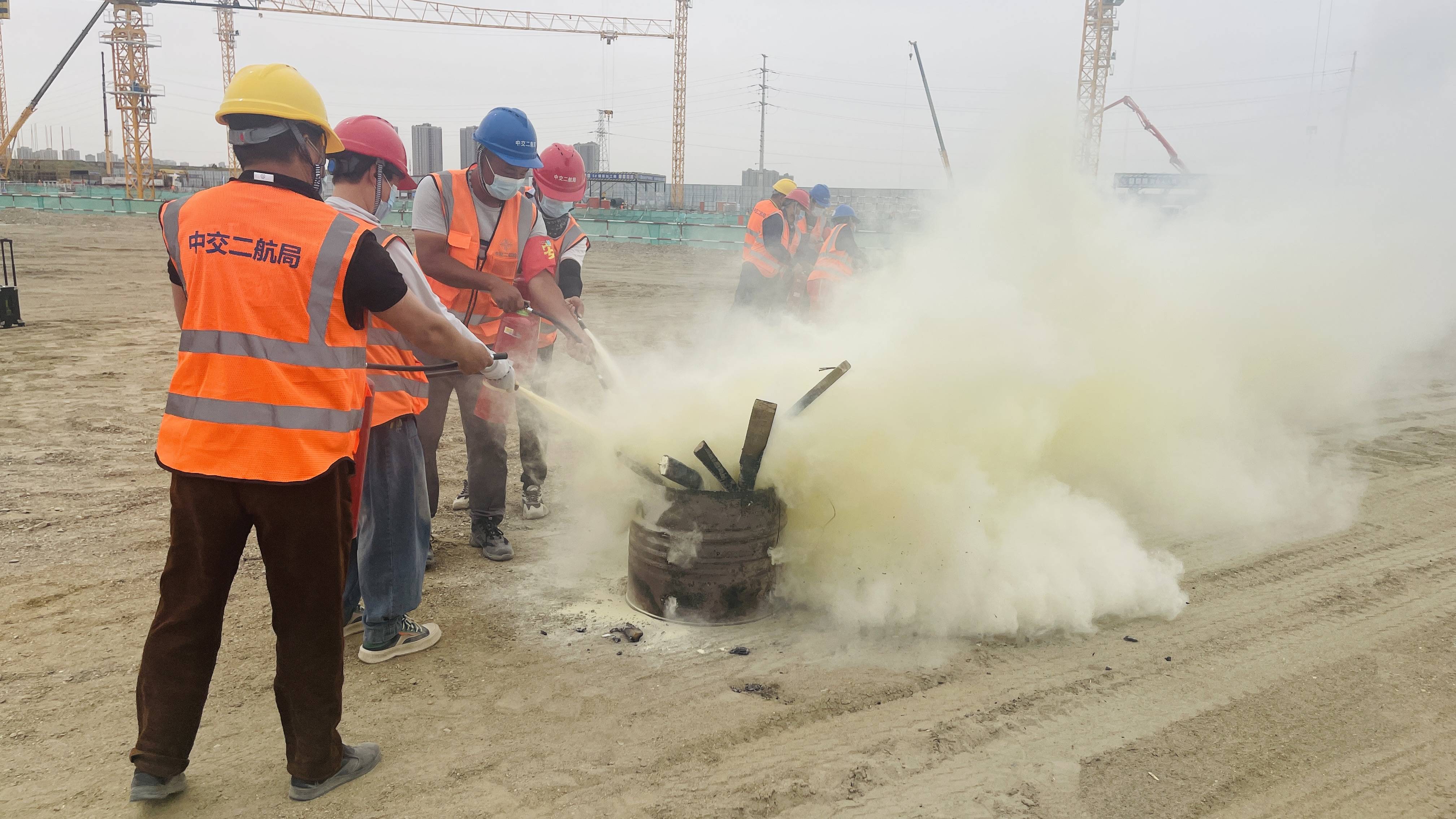 库尔勒市消防全力织牢在建工地消防安全防护网