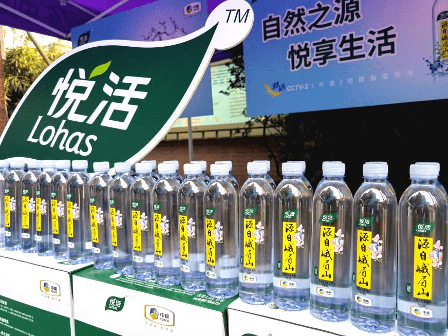 鱼悦龙门中粮悦活开展爱心送水助力高考活动