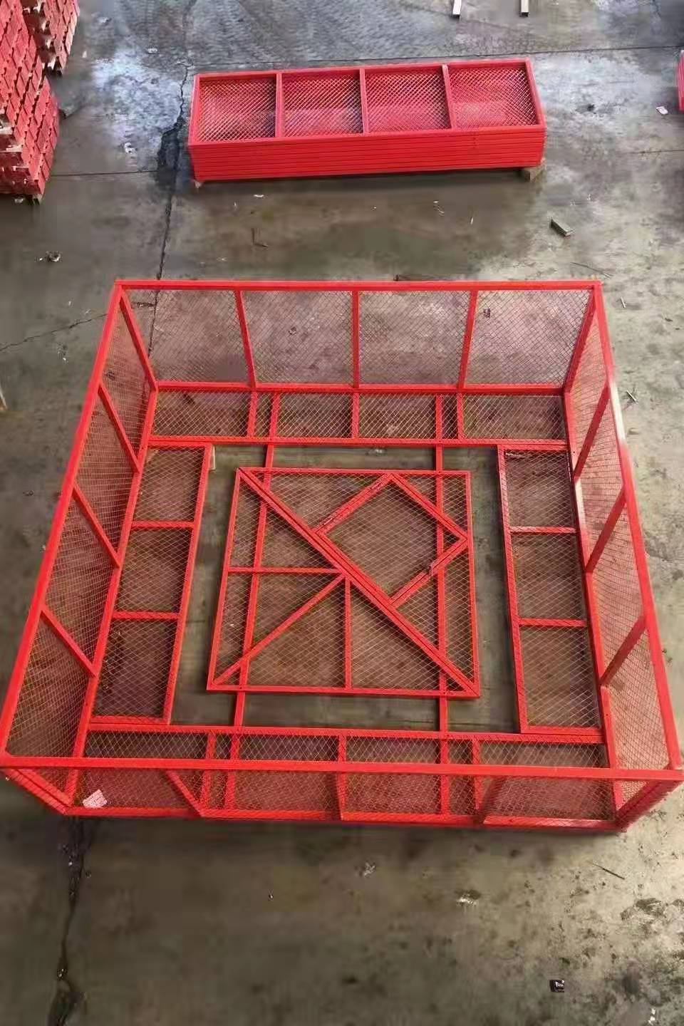 塔吊防攀爬防护装置18322296888塔吊防攀爬防护栏塔吊施工防护平台