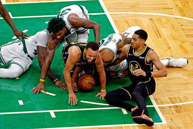 原创             NBA总决赛G4勇士逆转绿军原因揭晓！球迷揭开内幕：科尔早就看透