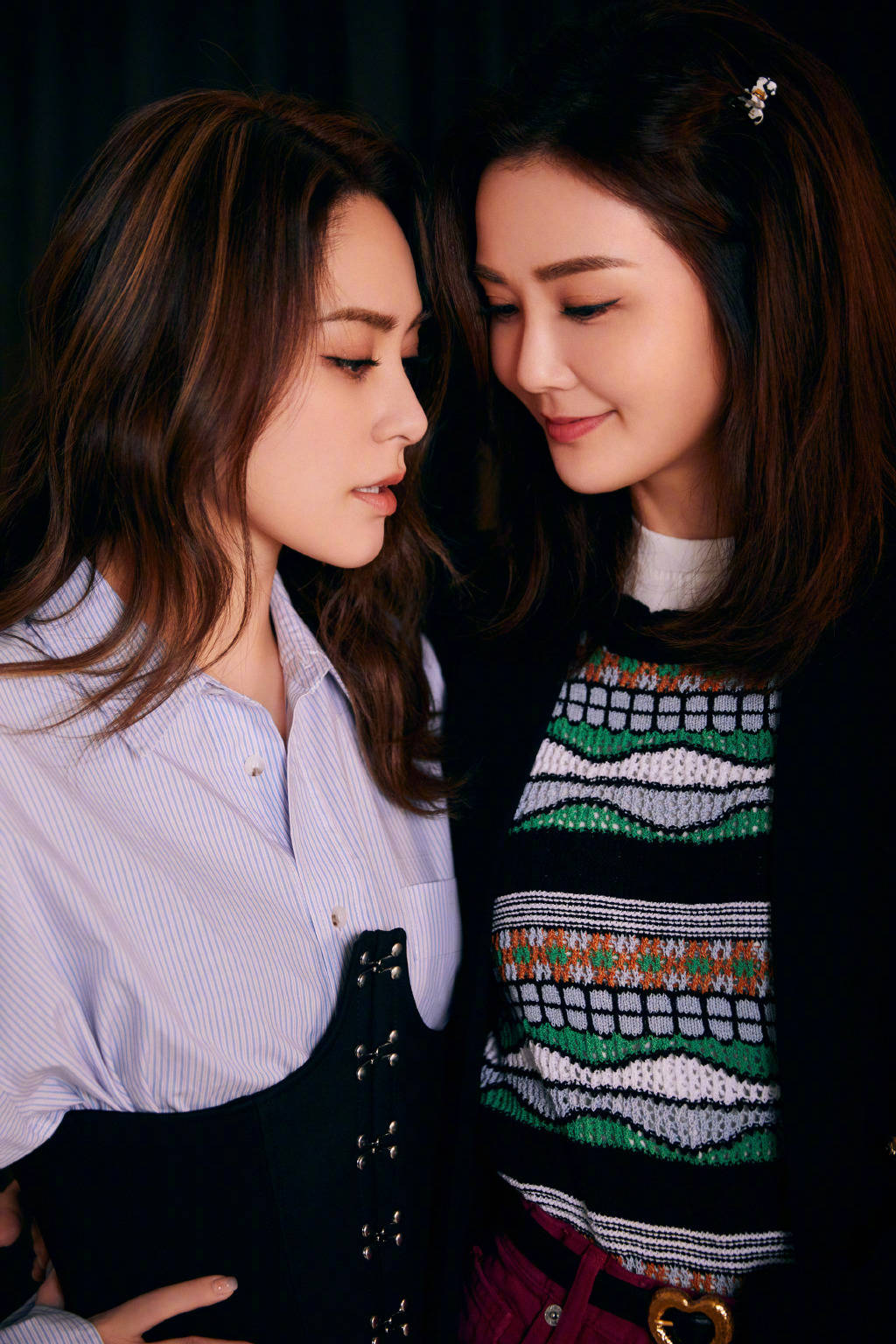 Twins合体参加综艺录制花絮曝光 阿娇阿sa亲昵贴贴-搜狐大视野-搜狐新闻