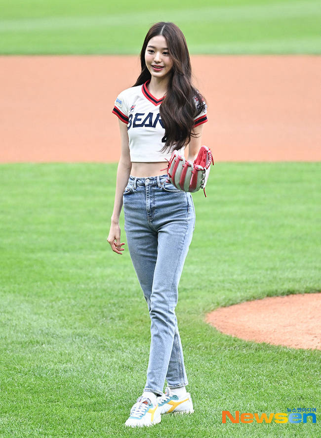 17岁张元英身材好绝蛮腰长腿翘臀让人移不开眼