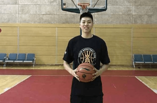 山东高速男篮官宣:李敬宇正式退役进入教练组,球队变革蒙上阴影