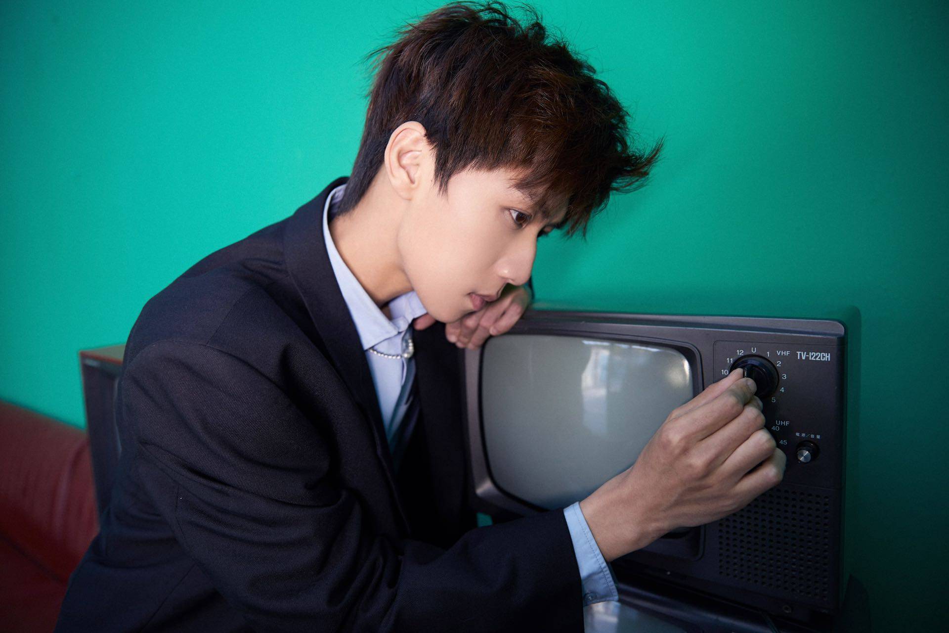 任宥纶夏日写真氧气少年感十足二进制恋爱细腻演技获认可